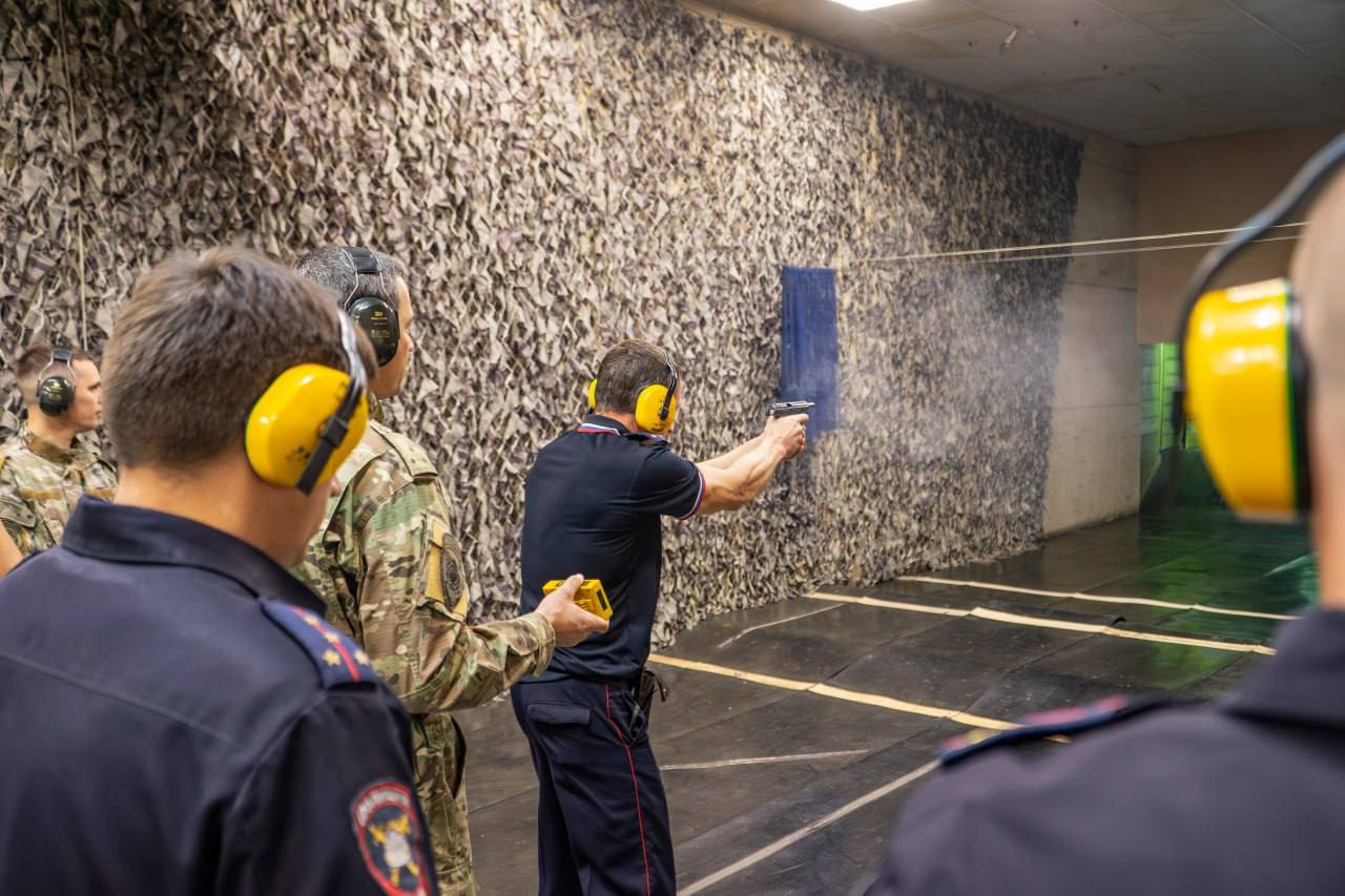ТОЧНЫЙ ВЫСТРЕЛ. В преддверии Дня сотрудника органов внутренних дел полицейские аппарата ГУ МВД России по Красноярскому краю приняли участие в соревнованиях по стрельбе ТОЧНЫЙ ВЫСТРЕЛ. В преддверии Дня сотрудника органов внутренних дел полицейские аппарата ГУ МВД России по Красноярскому краю приняли участие в соревнованиях по стрельбе