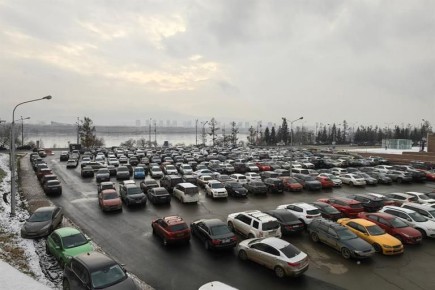 Платную парковку под Коммунальным мостом откроют в конце ноября