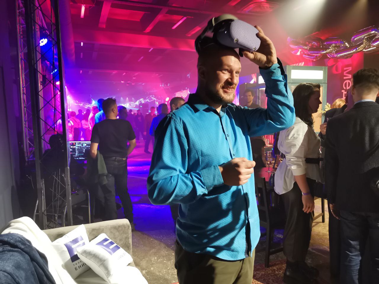 А мы уже встречаем наших гостей на площадке «Енисея» на «Медианочи» А мы уже встречаем наших гостей на площадке «Енисея» на «Медианочи»