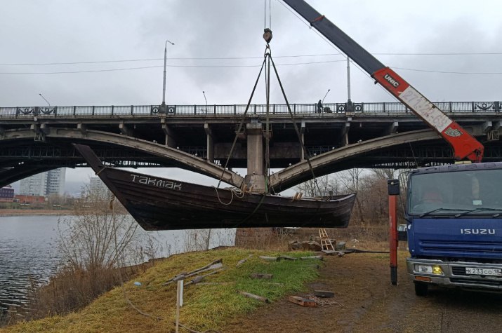 Красноярский парусно-грибной струг «Такмак» отправился на зимовку после насыщенного летнего сезона Красноярский парусно-грибной струг «Такмак» отправился на зимовку после насыщенного летнего сезона