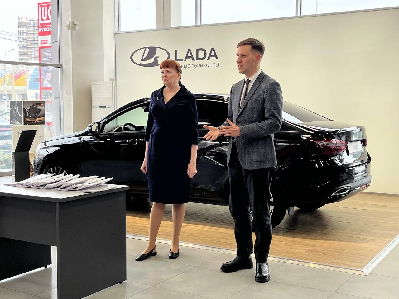 Сегодня вместе с заместителем управляющего Социального фонда по краю Мариной Долматовой вручили новые автомобили жителям края, пострадавшим на производстве