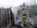 В Ачинске произошел крупный пожар в одноэтажном бревенчатом доме