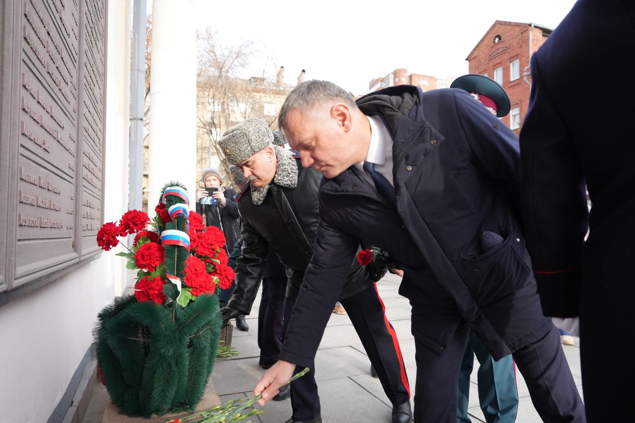 В Красноярске почтили память сотрудников внутренних дел