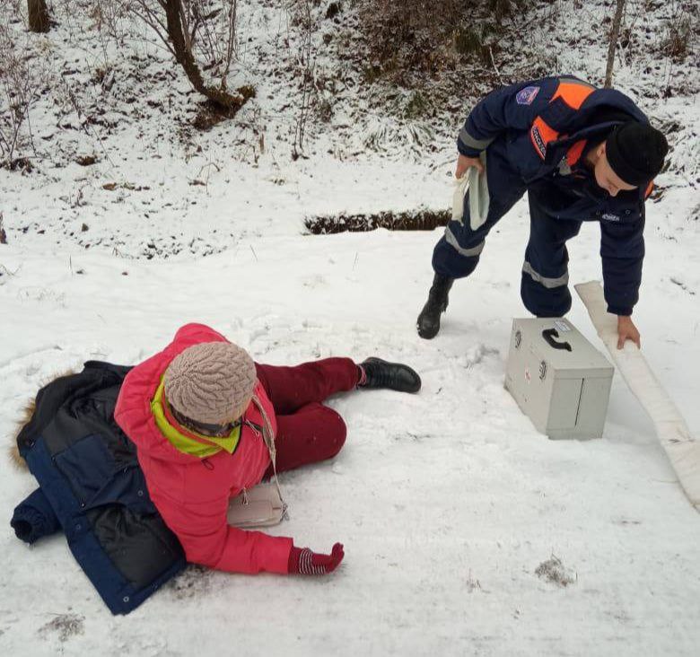 Из-за гололёда на Столбах пострадала 73-летняя туристка