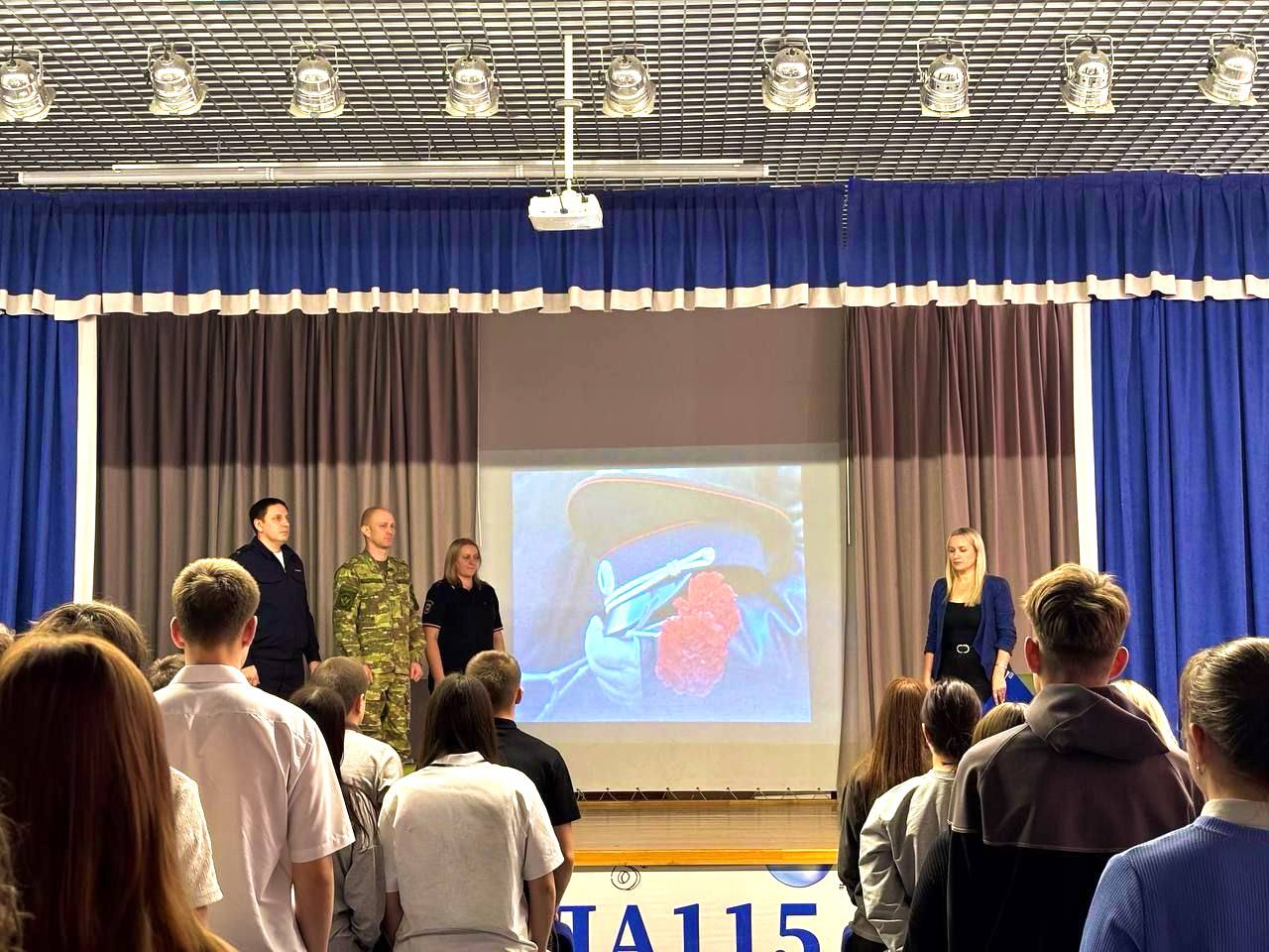 8 ноября — День памяти погибших при выполнении служебных обязанностей сотрудников органов внутренних дел России 8 ноября — День памяти погибших при выполнении служебных обязанностей сотрудников органов внутренних дел России