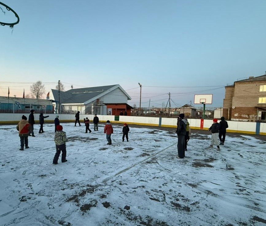 Красноярский край. Зима. Дворовые инструкторы разгоняются! Красноярский край. Зима. Дворовые инструкторы разгоняются!