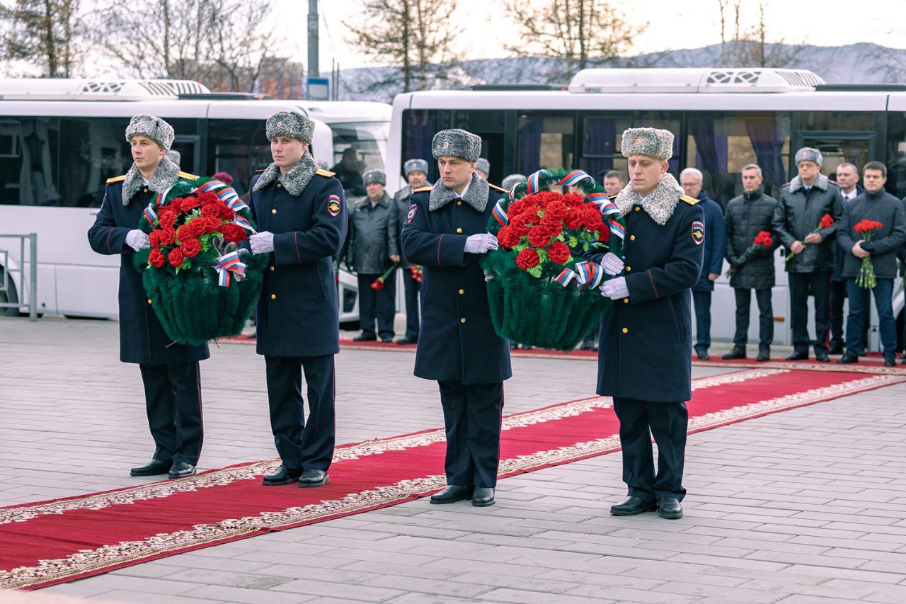 Сегодня, в День памяти сотрудников органов внутренних дел, погибших при исполнении служебного долга, возложили цветы у часовни святого Димитрия Солунского Сегодня, в День памяти сотрудников органов внутренних дел, погибших при исполнении служебного долга, возложили цветы у часовни святого Димитрия Солунского