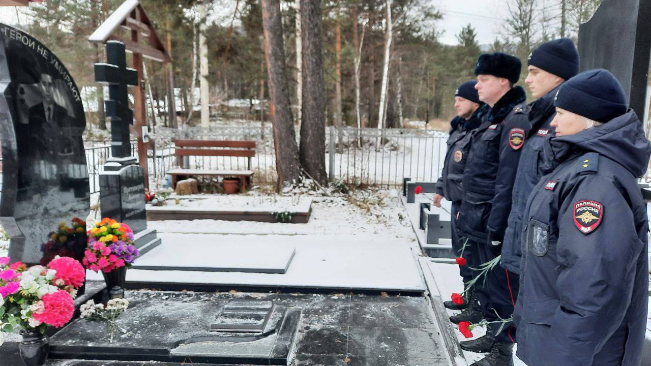 8 ноября — День памяти погибших при выполнении служебных обязанностей сотрудников органов внутренних дел России 8 ноября — День памяти погибших при выполнении служебных обязанностей сотрудников органов внутренних дел России