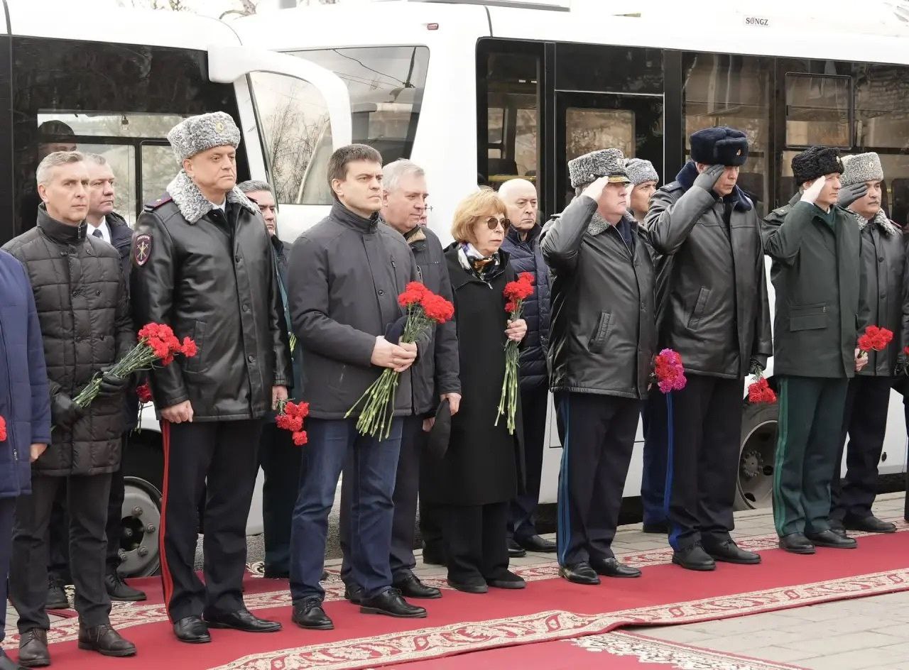 В Красноярске почтили память сотрудников внутренних дел В Красноярске почтили память сотрудников внутренних дел
