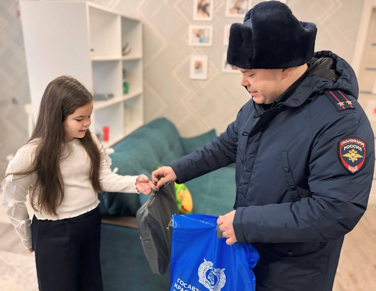 Командир и заместители красноярского полка ДПС посетили семьи погибших и получивших травмы сослуживцев