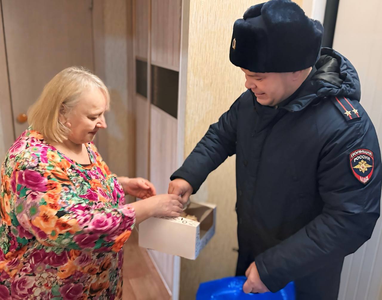 Командир и заместители красноярского полка ДПС посетили семьи погибших и получивших травмы сослуживцев Командир и заместители красноярского полка ДПС посетили семьи погибших и получивших травмы сослуживцев