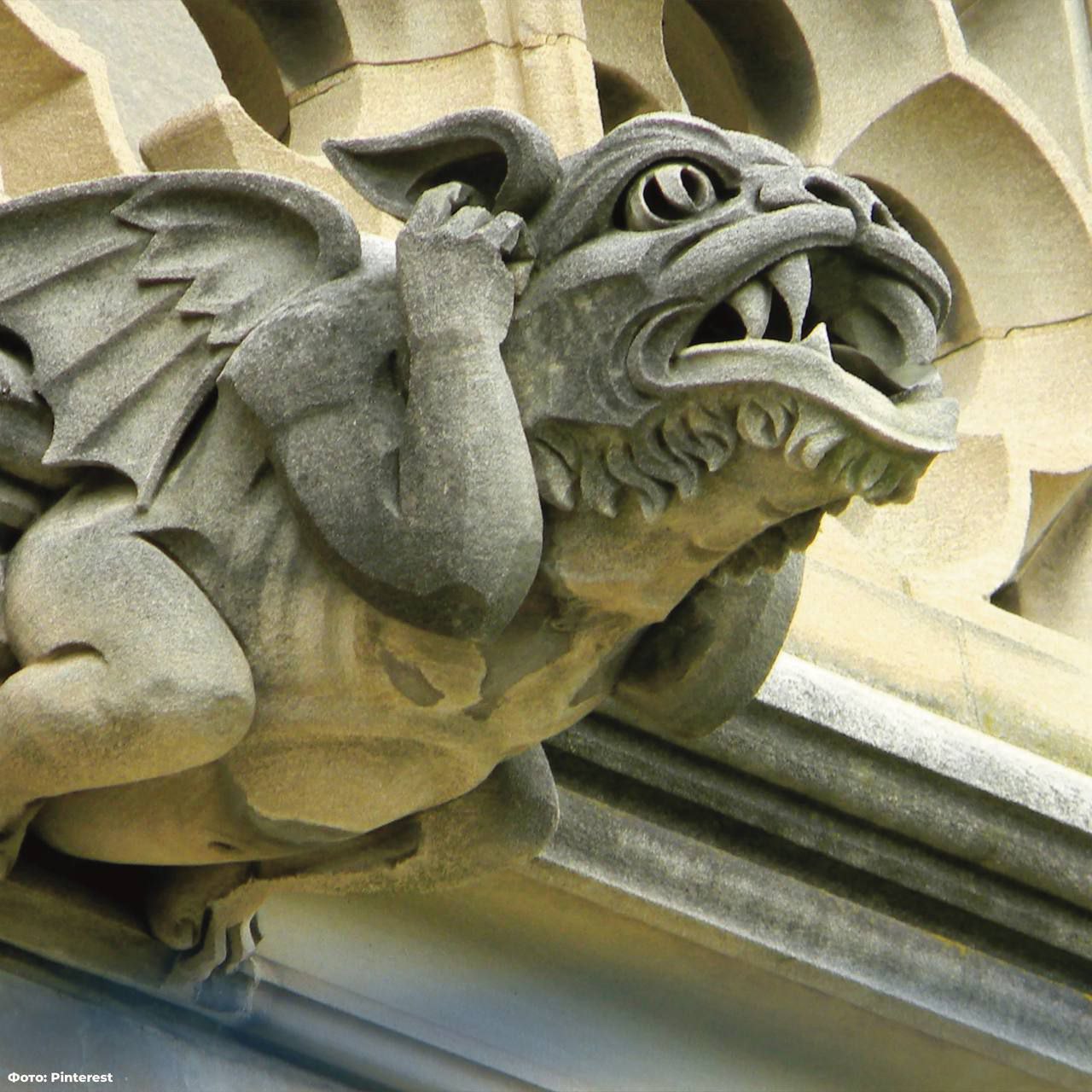 #этоИнтересно. Изначально в готической архитектуре элементы, изображённые на фото, были сугубо практичным инженерным решением, остроумными «водосточными трубами», отводившими дождевую воду от стен и фундаментов #этоИнтересно. Изначально в готической архитектуре элементы, изображённые на фото, были сугубо практичным инженерным решением, остроумными «водосточными трубами», отводившими дождевую воду от стен и фундаментов