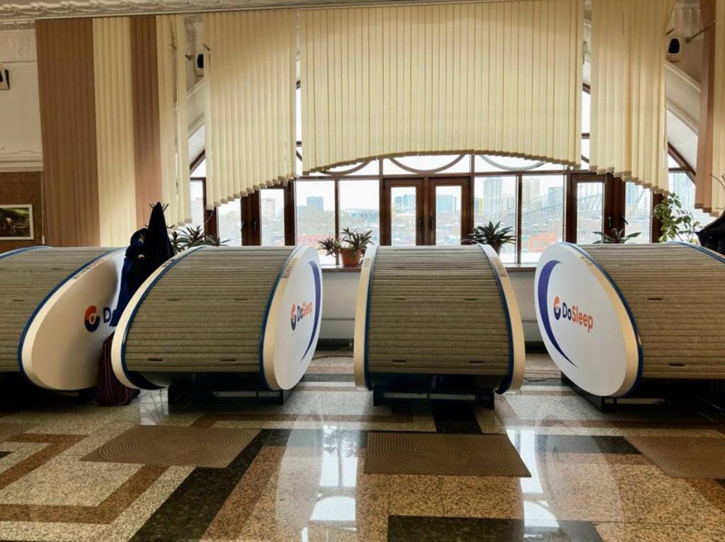 Пассажиры могут поспать в капсулах сна на ж/д вокзале