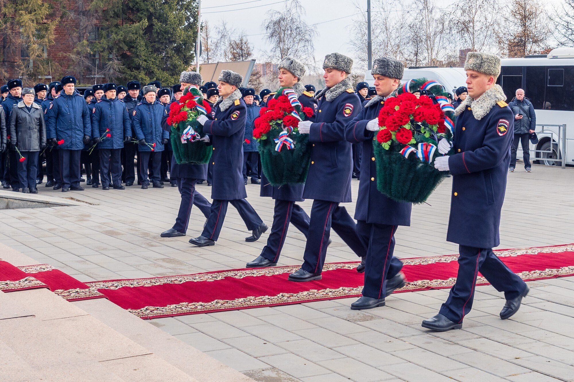 Сегодня – День памяти погибших при исполнении служебных обязанностей сотрудников органов внутренних дел Российской Федерации Сегодня – День памяти погибших при исполнении служебных обязанностей сотрудников органов внутренних дел Российской Федерации