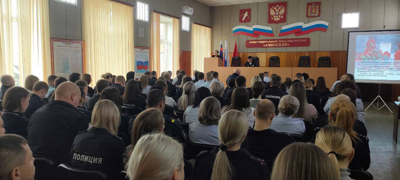 Память жива: в Красноярском крае почтили сотрудников, погибших при исполнении долга Память жива: в Красноярском крае почтили сотрудников, погибших при исполнении долга