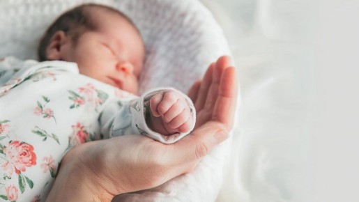 Малыш весом 800 граммов родился в Красноярске в октябре