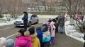 Автоинспекторы краевого центра побывали в гостях у воспитанников детских садов и напомнили о дорожных правилах