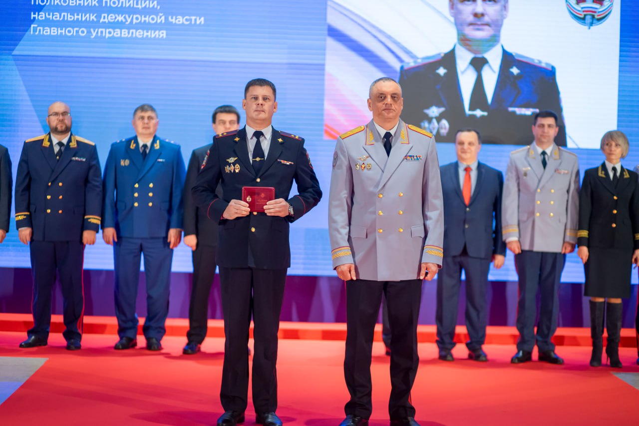 В Красноярске прошла торжественная церемония награждения, посвященная Дню сотрудника органов внутренних дел Российской Федерации В Красноярске прошла торжественная церемония награждения, посвященная Дню сотрудника органов внутренних дел Российской Федерации