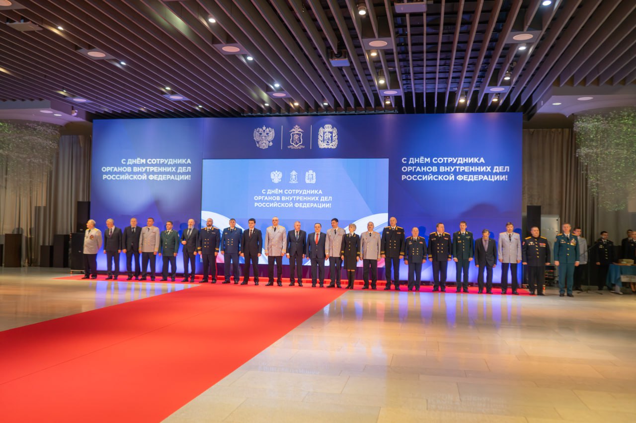 В Красноярске прошла торжественная церемония награждения, посвященная Дню сотрудника органов внутренних дел Российской Федерации В Красноярске прошла торжественная церемония награждения, посвященная Дню сотрудника органов внутренних дел Российской Федерации