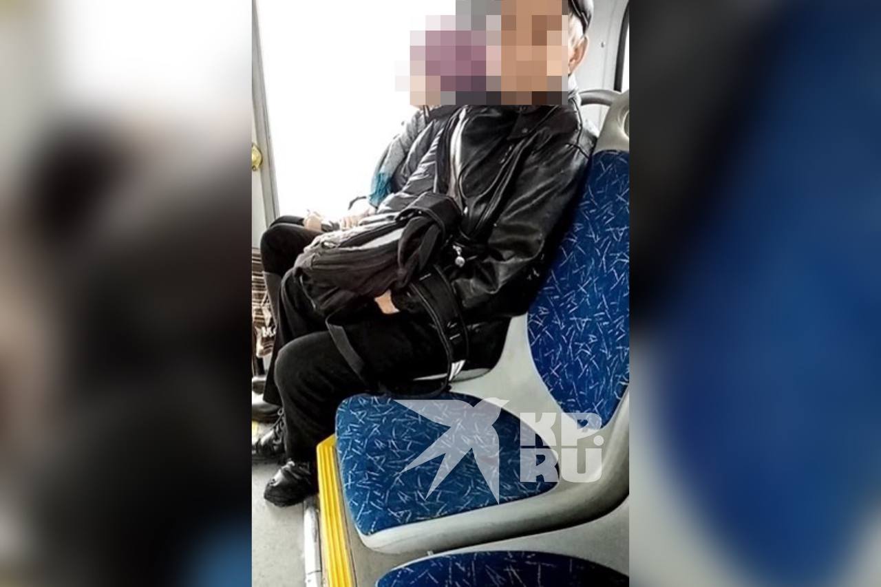 Несколько лет подсаживается к детям и женщинам: жители Хакасии жалуются на серийного автобусного онаниста