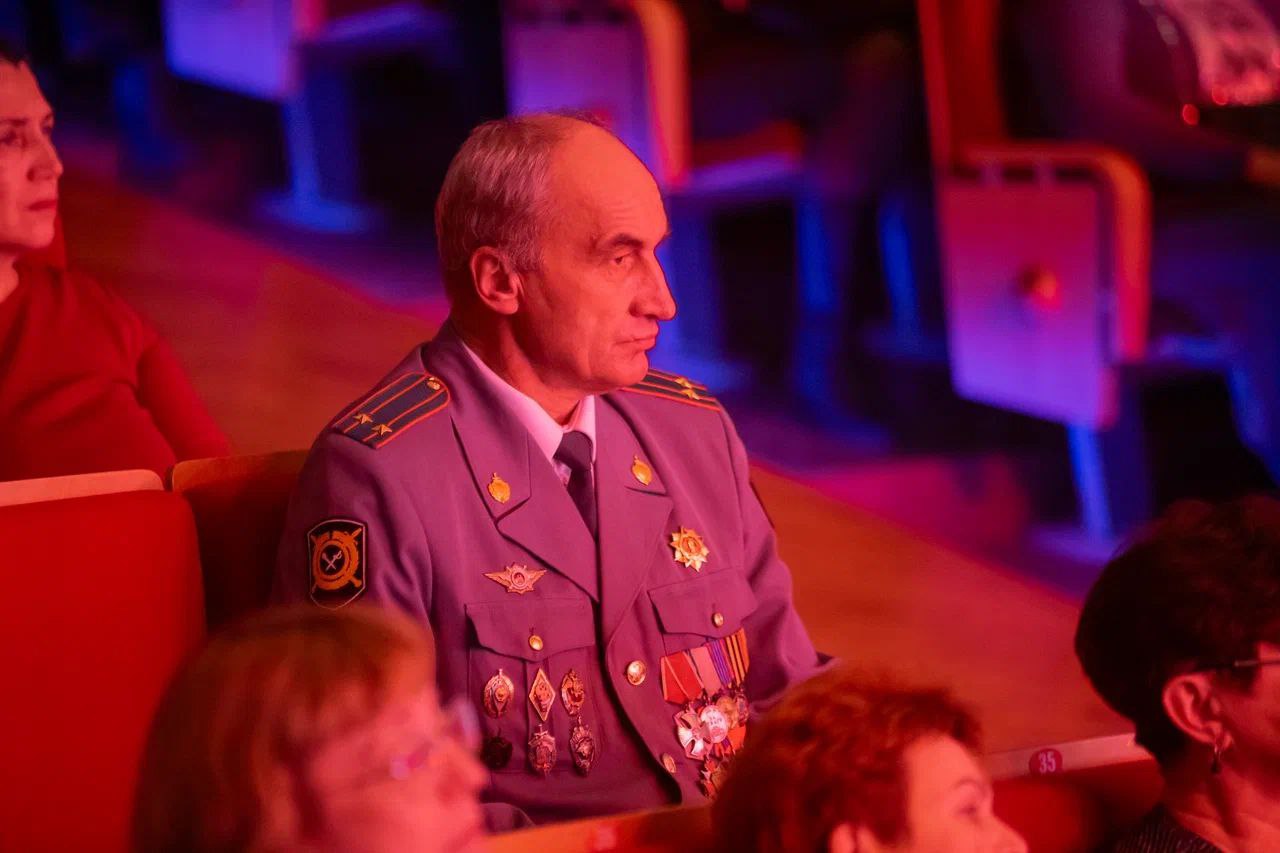 В Красноярске состоялся праздничный концерт в честь Дня сотрудника органов внутренних дел В Красноярске состоялся праздничный концерт в честь Дня сотрудника органов внутренних дел