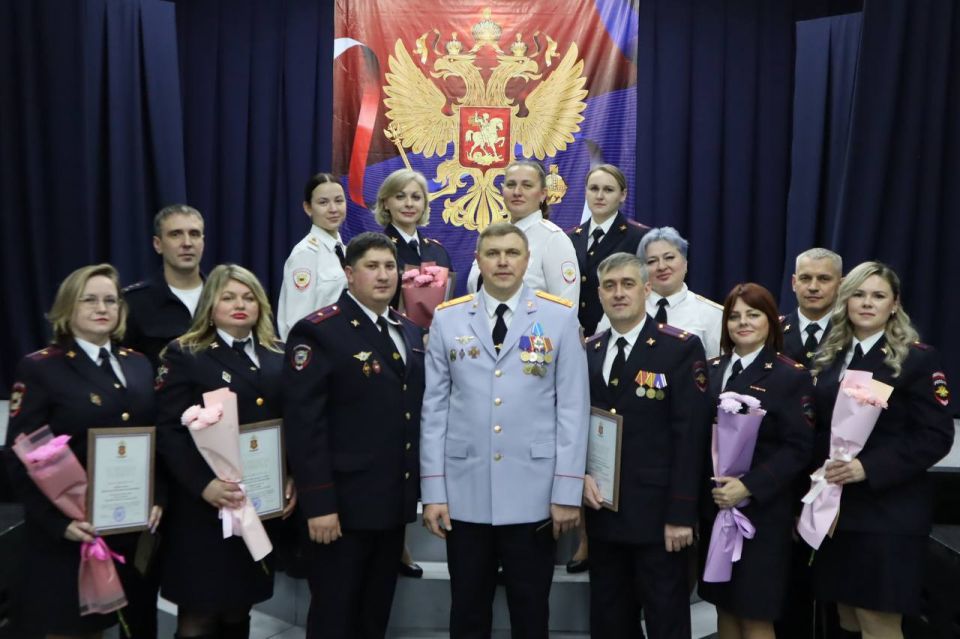 В Красноярском крае торжественно поздравили тех, кто каждый день стоит на страже правопорядка