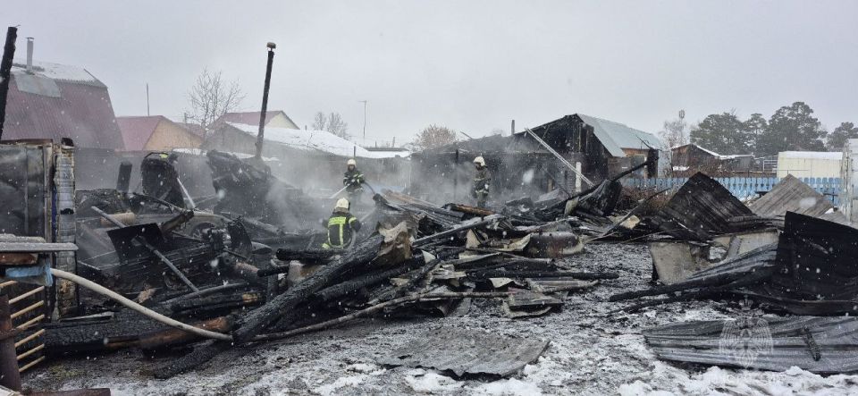 Короткое замыкание стало причиной большого пожара в Енисейском районе