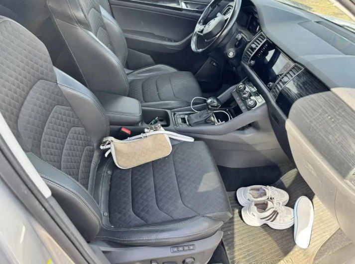 В бардачке автомобиля семьи Усольцевых нашли 300 тысяч рублей