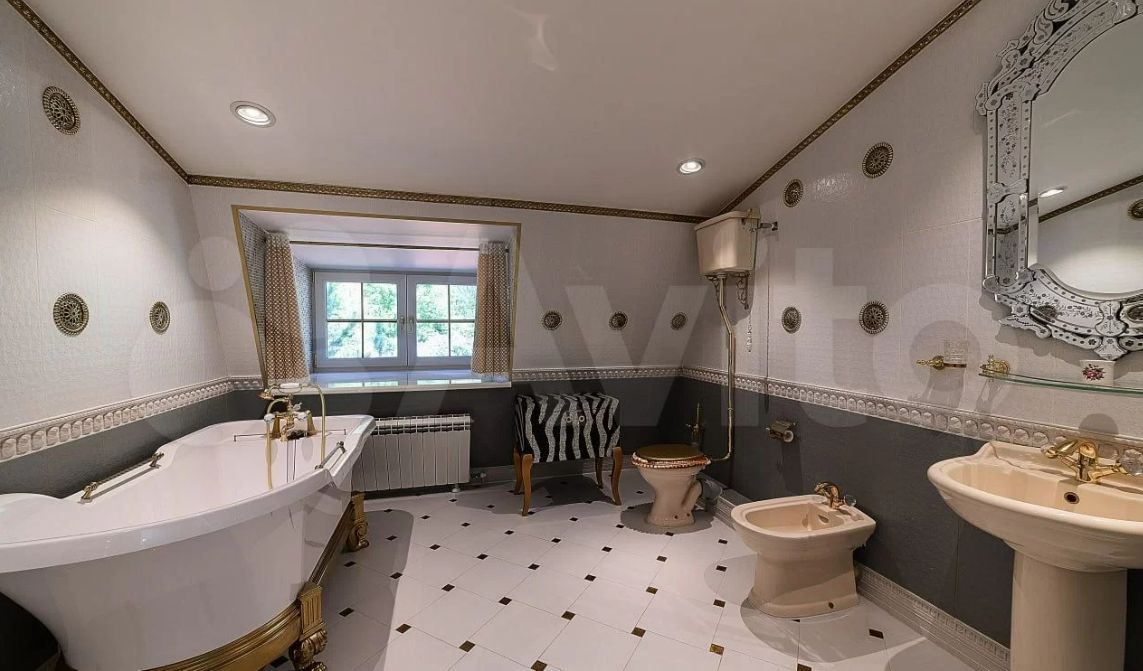 В Красноярске продают кирпичный «замок» с винным погребом за 43 млн рублей В Красноярске продают кирпичный «замок» с винным погребом за 43 млн рублей