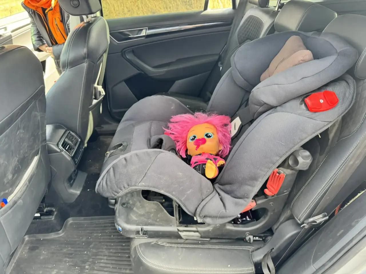 В бардачке автомобиля семьи Усольцевых нашли 300 тысяч рублей В бардачке автомобиля семьи Усольцевых нашли 300 тысяч рублей