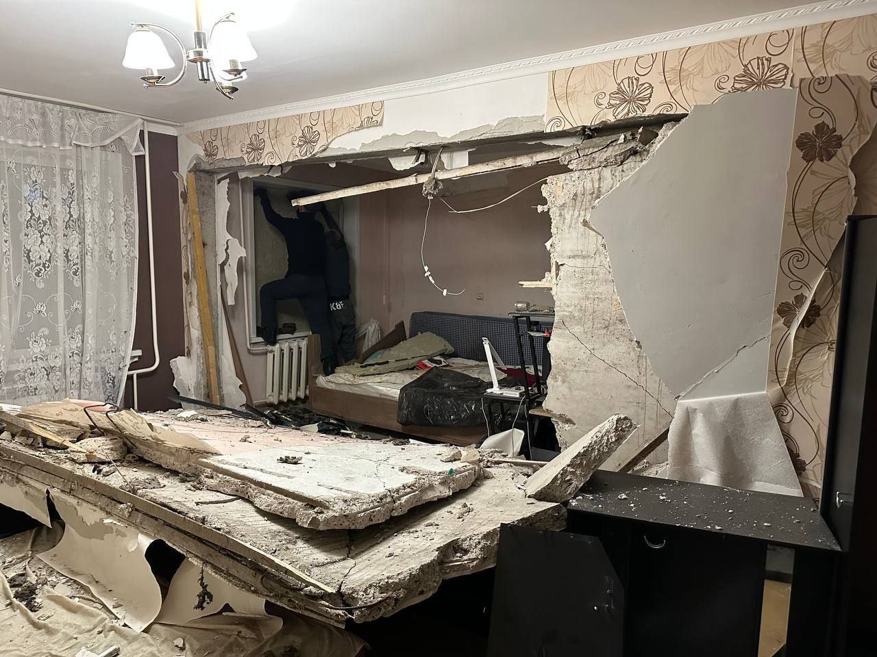 Взрыв в пятиэтажке Ачинска: пострадала пенсионерка Взрыв в пятиэтажке Ачинска: пострадала пенсионерка