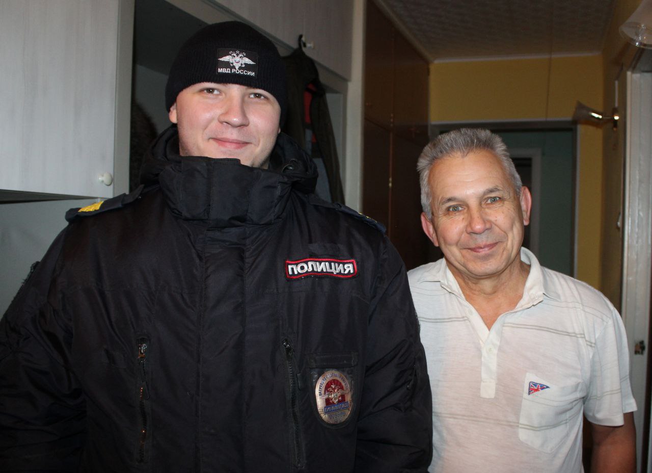 Полицейские и представители Общественного Совета поздравили ветеранов МВД Полицейские и представители Общественного Совета поздравили ветеранов МВД