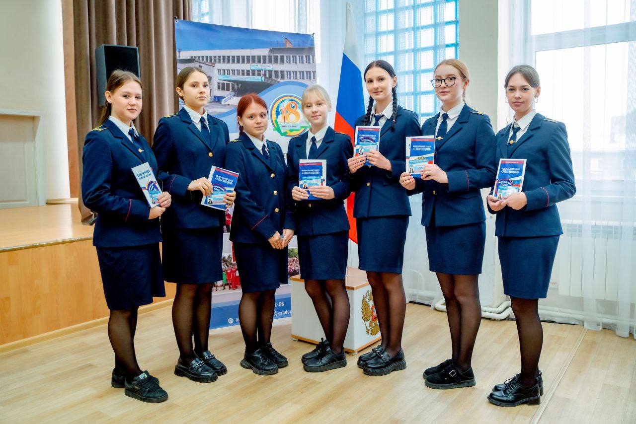 Торжественно клянусь. В Ачинске слушатели полицейского класса им.А.В. Трофимова приняли присягу