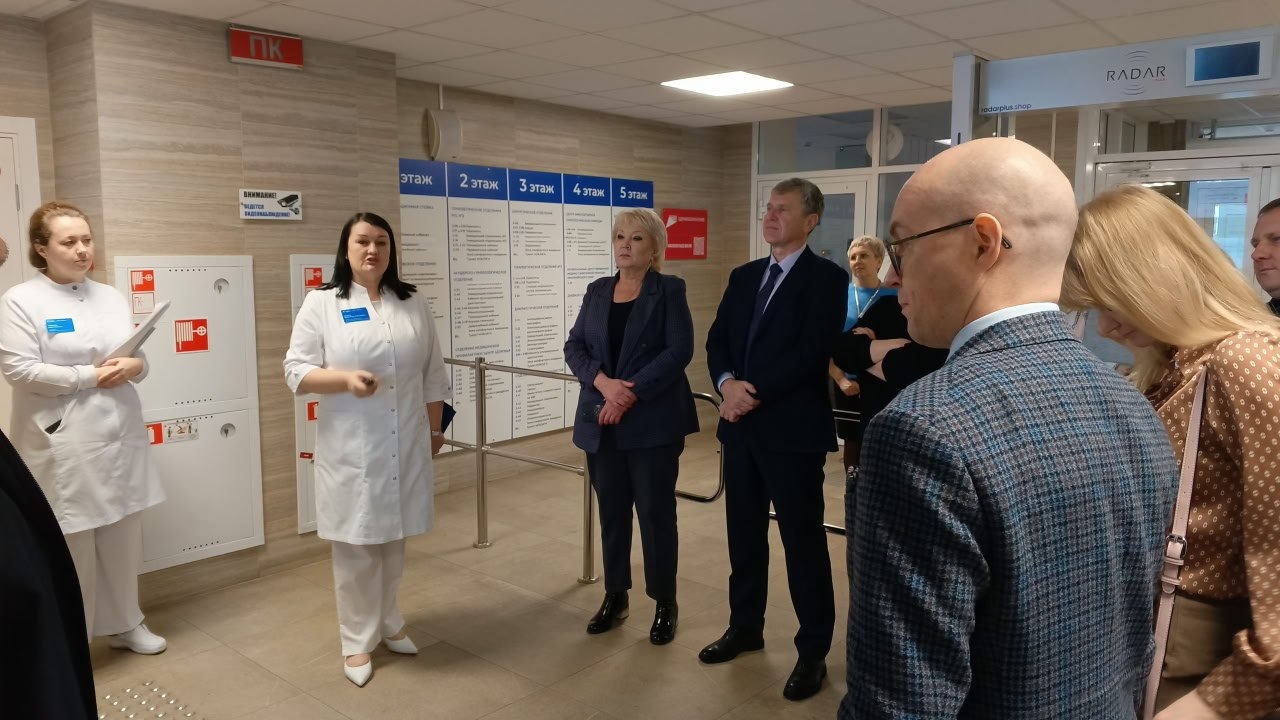 Красноярск с рабочим визитом посетила делегация из Нижегородской области во главе с заместителем губернатора Андреем Чечериным и министром здравоохранения региона Галиной Михайловой Красноярск с рабочим визитом посетила делегация из Нижегородской области во главе с заместителем губернатора Андреем Чечериным и министром здравоохранения региона Галиной Михайловой