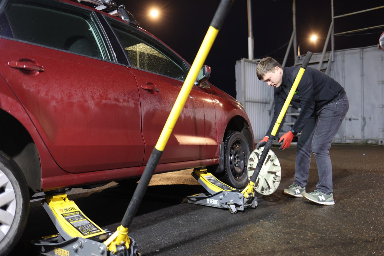 Днём Дмитрий Юшков — инженер на телевидении, вечером — владелец шиномонтажа Днём Дмитрий Юшков — инженер на телевидении, вечером — владелец шиномонтажа