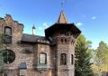 В Красноярске продают кирпичный «замок» с винным погребом за 43 млн рублей