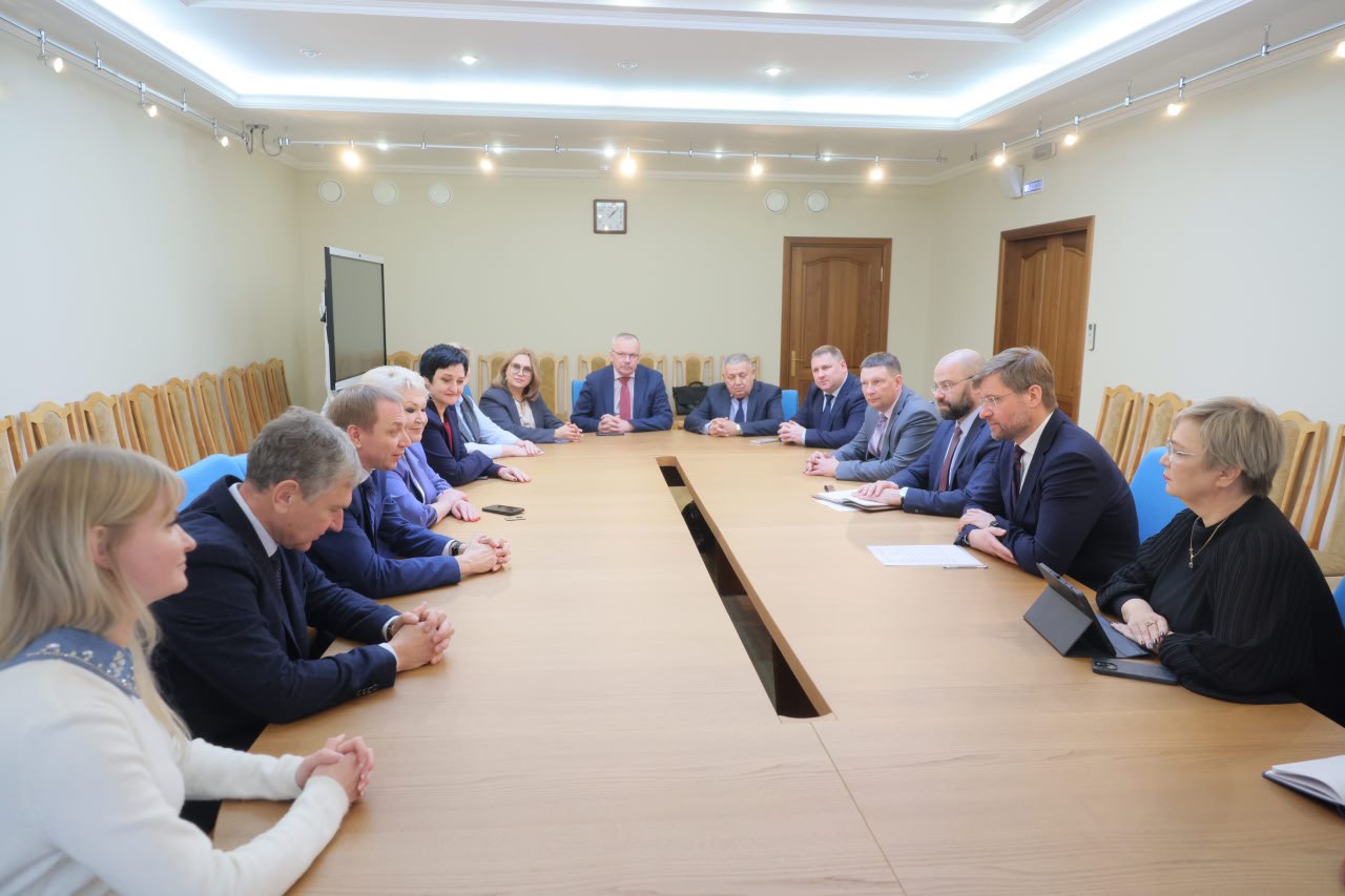 Красноярск с рабочим визитом посетила делегация из Нижегородской области во главе с заместителем губернатора Андреем Чечериным и министром здравоохранения региона Галиной Михайловой Красноярск с рабочим визитом посетила делегация из Нижегородской области во главе с заместителем губернатора Андреем Чечериным и министром здравоохранения региона Галиной Михайловой