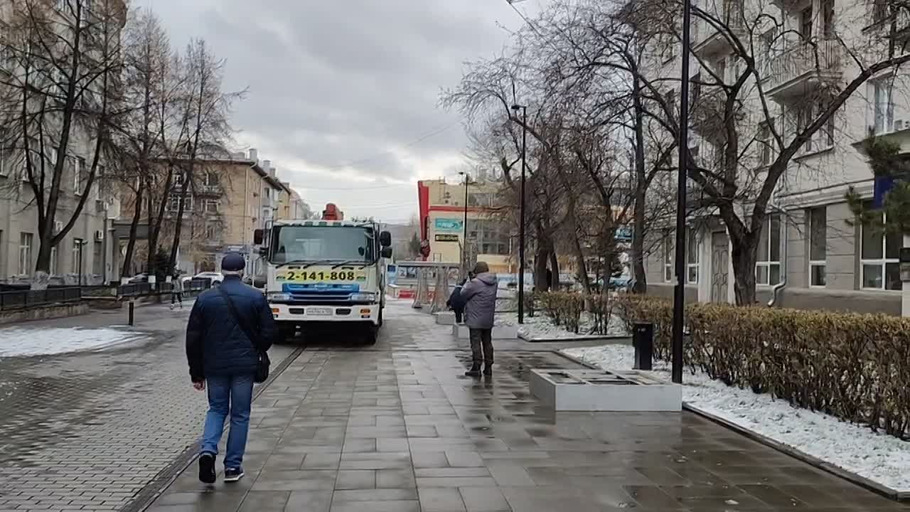 Красноярск начали украшать к зиме