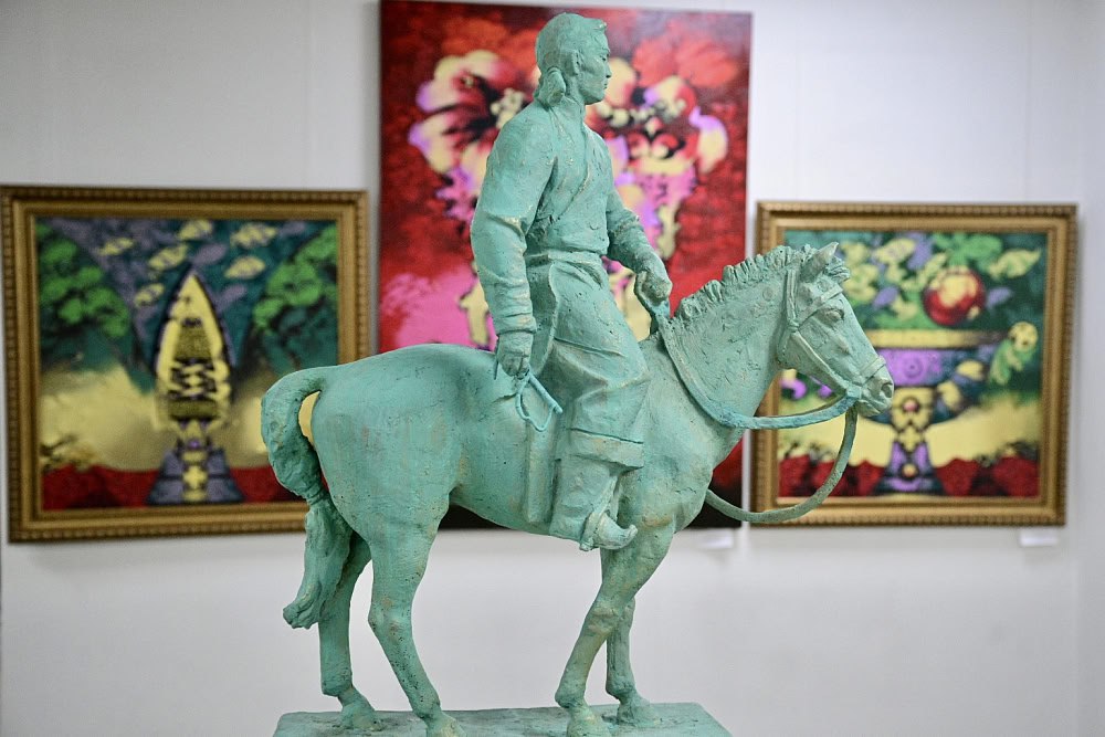 В Красноярске открылась выставка, посвящённая 120-летию Красноярского Союза художников и 85-летию вхождения в состав Союза художников СССР В Красноярске открылась выставка, посвящённая 120-летию Красноярского Союза художников и 85-летию вхождения в состав Союза художников СССР