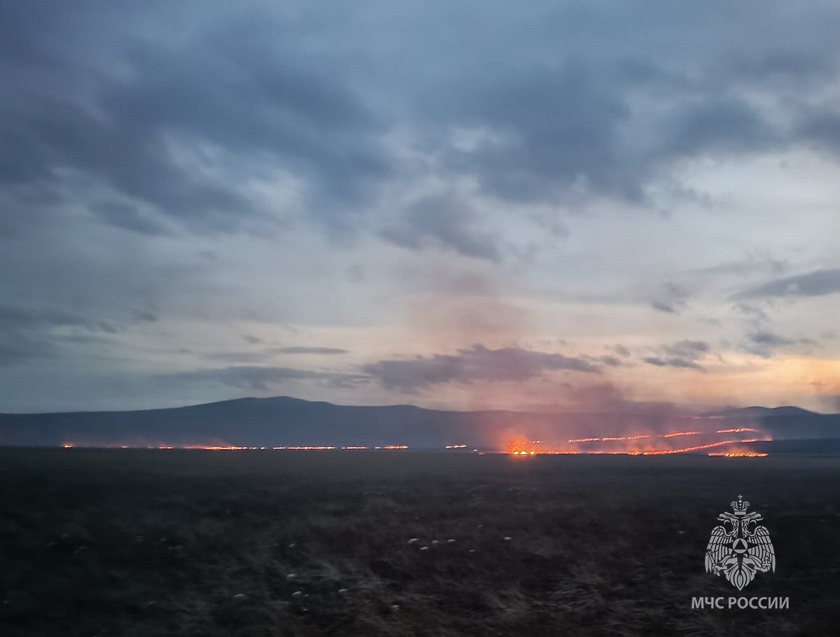 В Хакасии потушили степной пожар протяженностью 10 километров