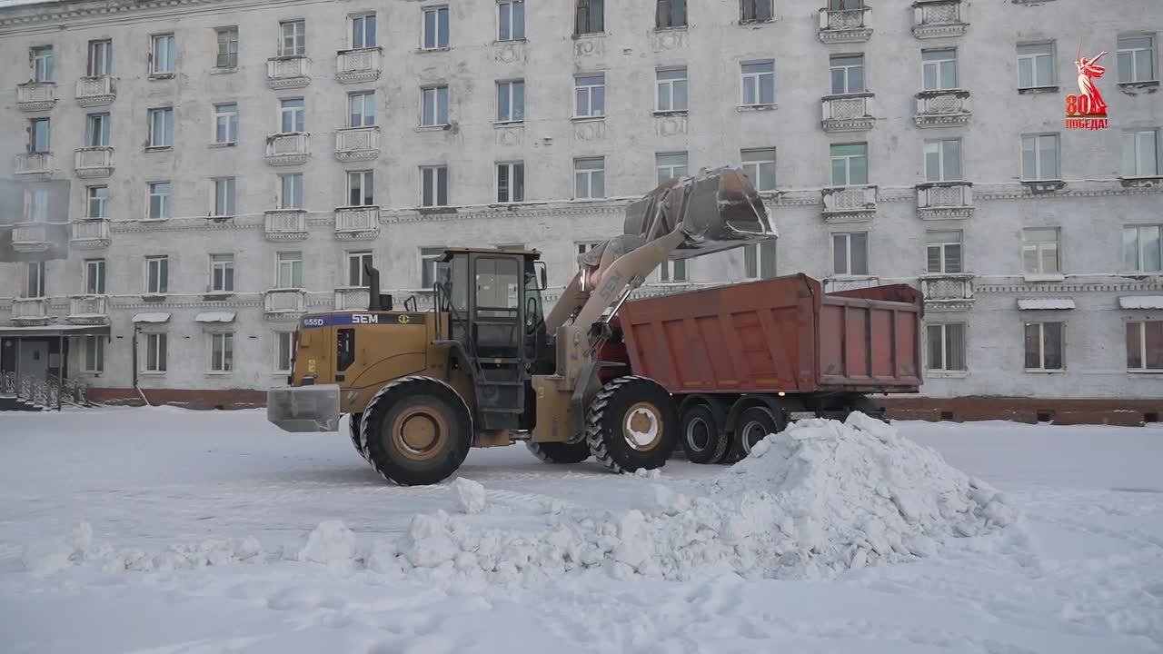 Работы по содержанию дорог и тротуаров в нашем городе ведутся непрерывно, 24/7