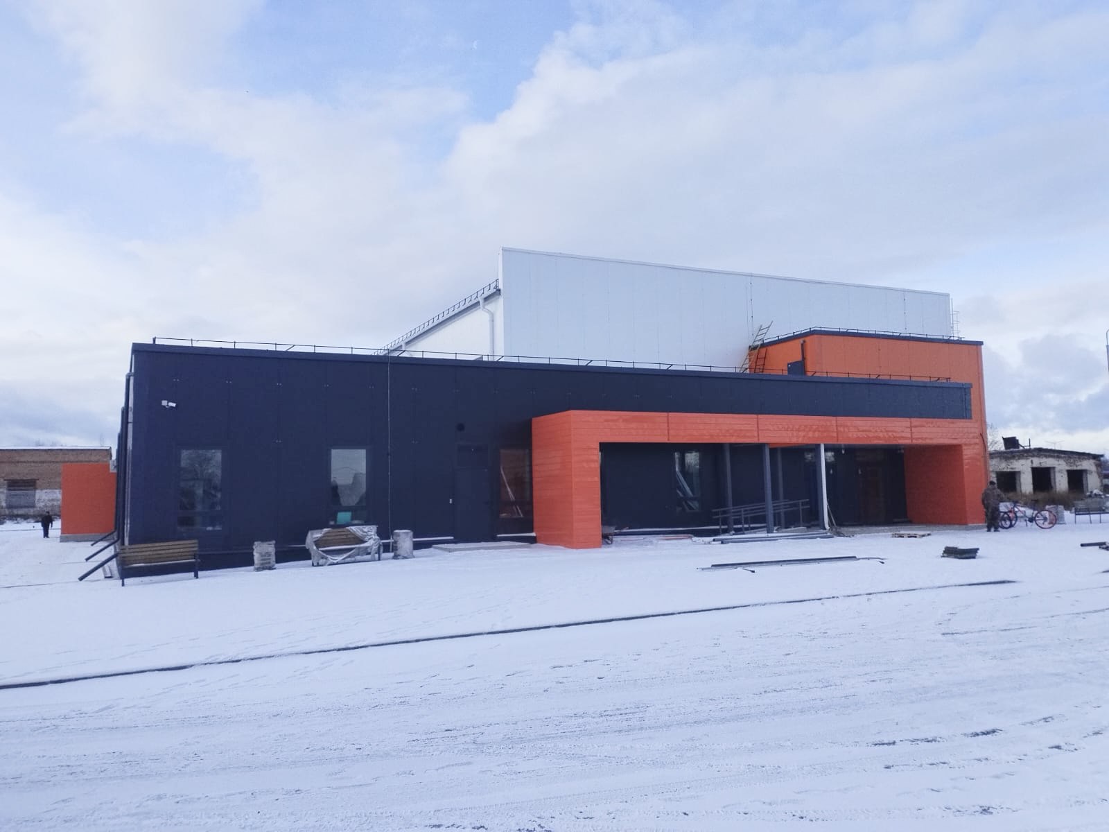 В Дзержинско-Тасеевском и Идринско-Краснотуранском округах в высокой степени готовности находятся спорткомплексы, которые возводят по госпрограмме «Развитие физической культуры и спорта» В Дзержинско-Тасеевском и Идринско-Краснотуранском округах в высокой степени готовности находятся спорткомплексы, которые возводят по госпрограмме «Развитие физической культуры и спорта»