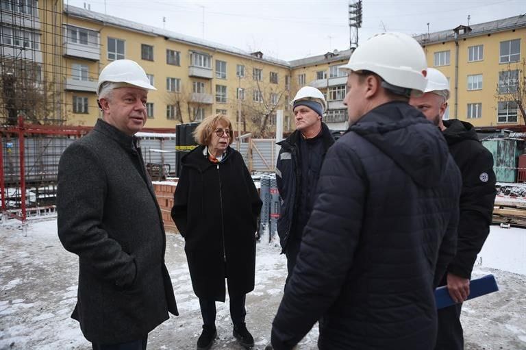 Суриков-центр растёт на глазах Суриков-центр растёт на глазах