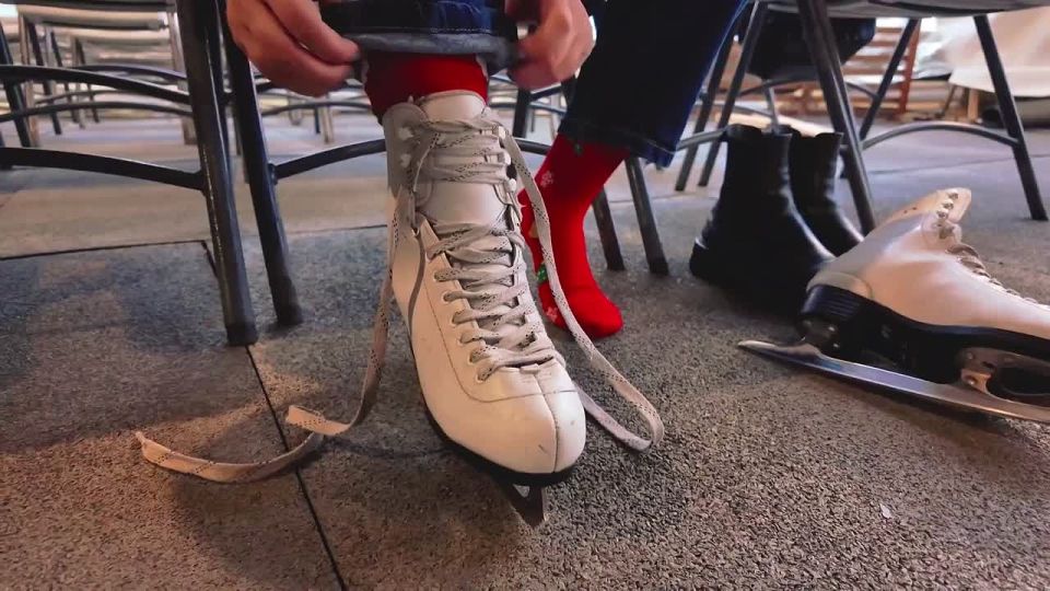 Уже завтра зажигательное открытие катка на Стрелке