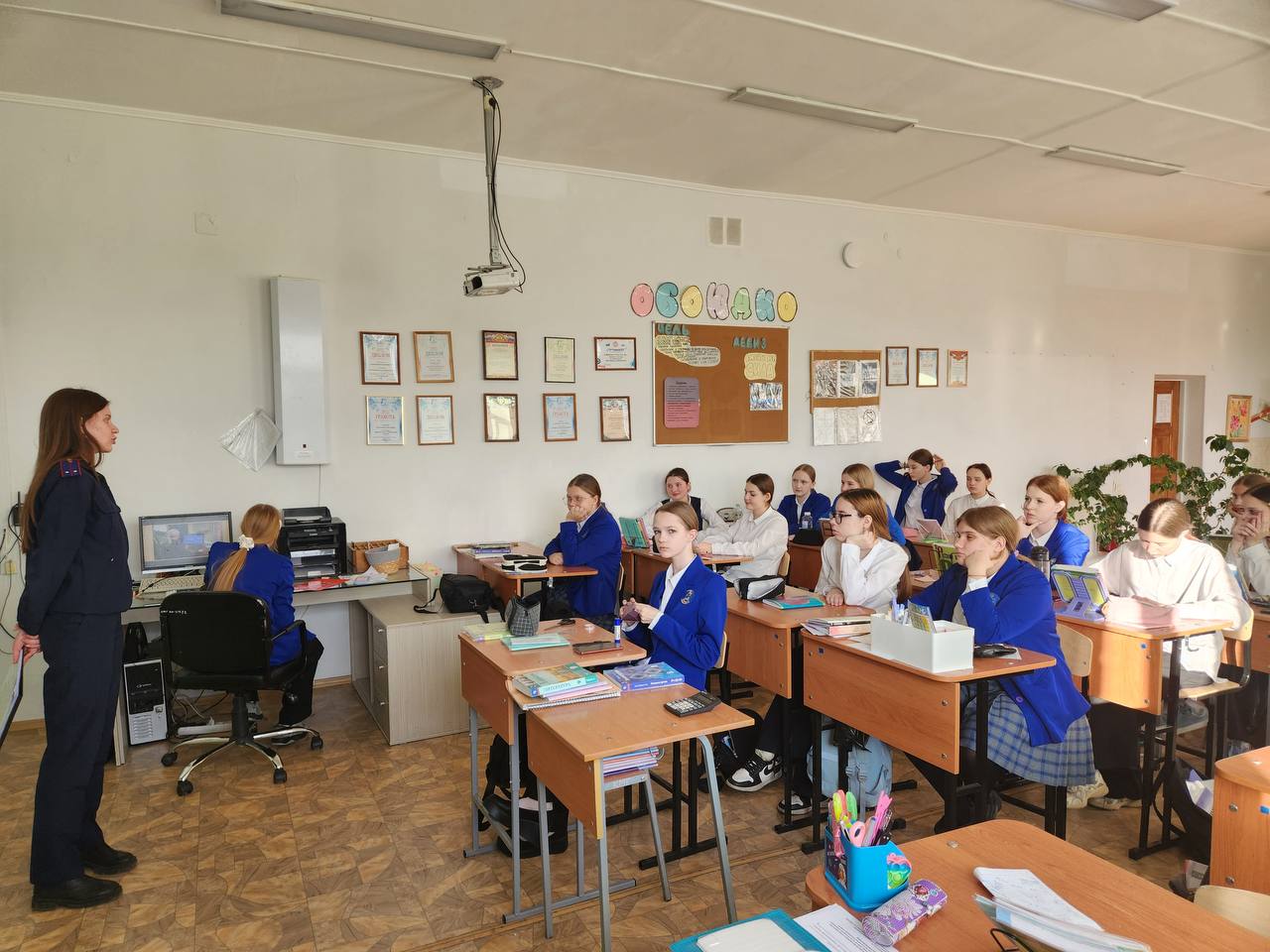 Следователи ГСУ СК России провели профориентационное занятие в Мариинской женской гимназии в Красноярске Следователи ГСУ СК России провели профориентационное занятие в Мариинской женской гимназии в Красноярске