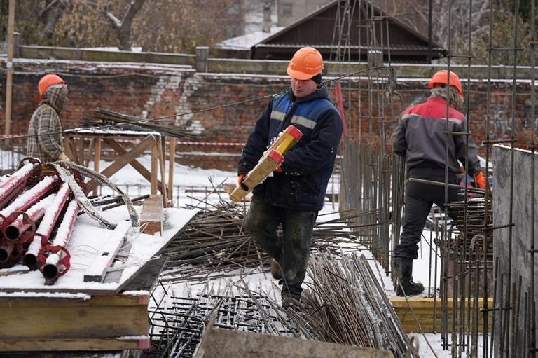 Суриков-центр растёт на глазах Суриков-центр растёт на глазах