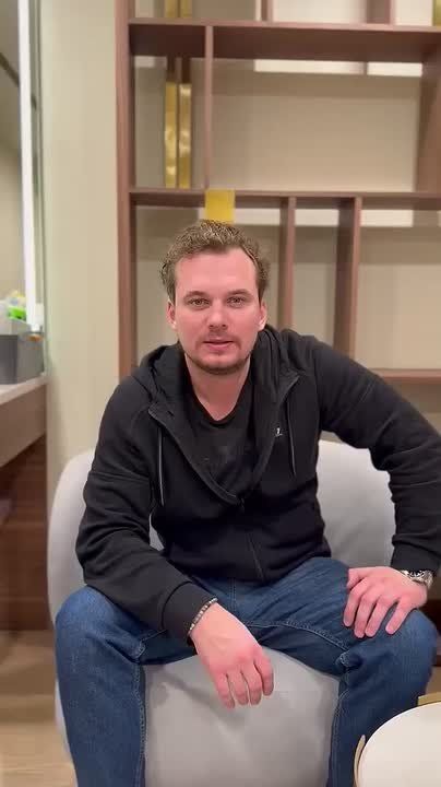 От всей души сотрудников ОСН «Ермак» с праздником поздравляют артисты Красноярского государственного театра оперы и балета имени Д.А. Хворостовского - Севастьян Мартынюк и Валентин Колесников