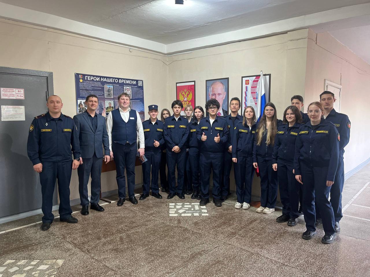 Руководство ИК-27 организовало встречу учеников профильного класса ГУФСИН красноярской школы № 98 со старшим преподавателем кафедры организации режима Кузбасского института ФСИН России Николаем Ковалевым Руководство ИК-27 организовало встречу учеников профильного класса ГУФСИН красноярской школы № 98 со старшим преподавателем кафедры организации режима Кузбасского института ФСИН России Николаем Ковалевым