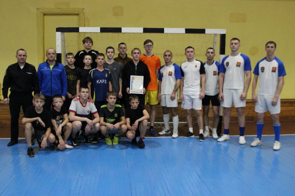 Дружеский матч: Полиция vs. Юные спортсмены