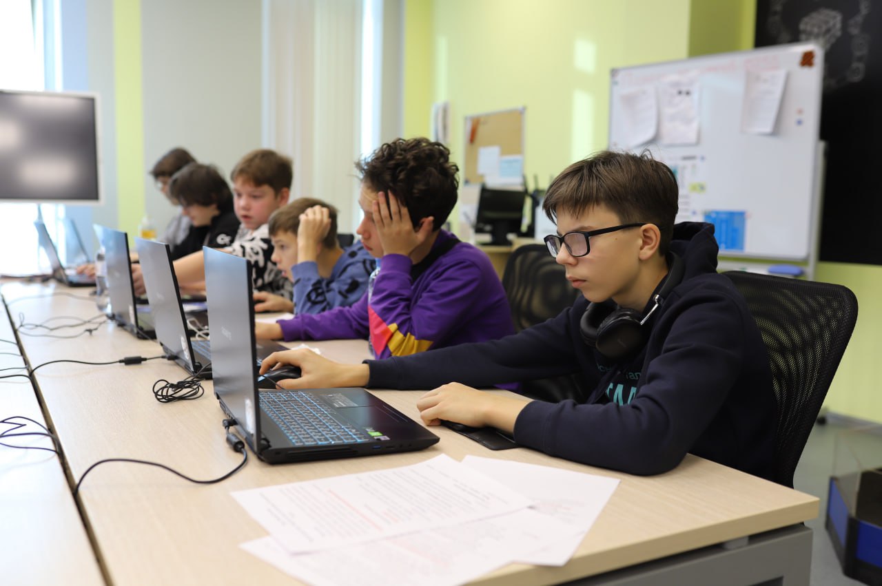 Воспитанники красноярского «IT-Куба» стали победителями Всероссийского хакатона в области визуального программирования